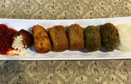 Kroketten-Mix mit Alioli und Pepperoni-Marmelade